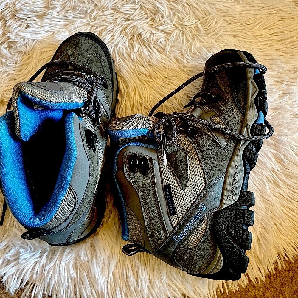 BesrPaw women’s hiking boots